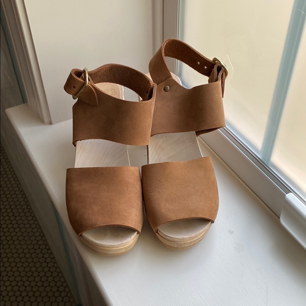 BYRY Miranda peep toe clog. Size 37.